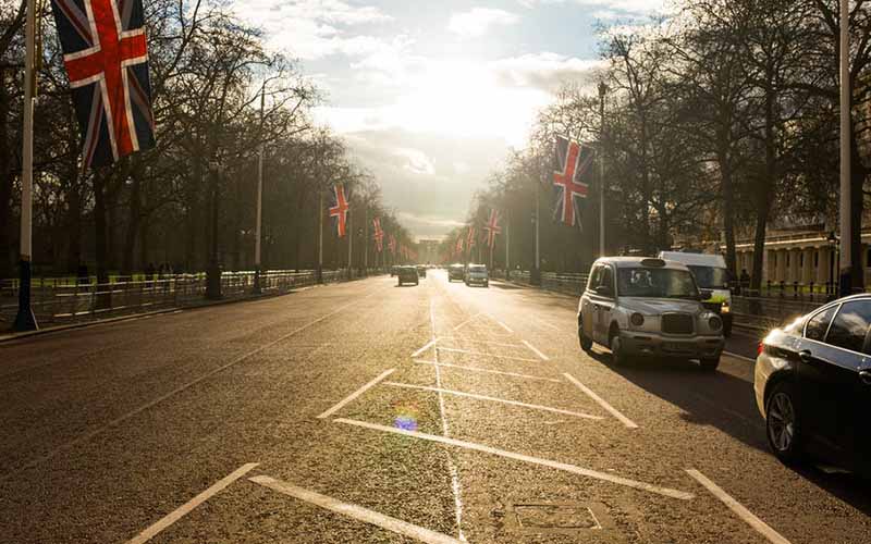 This picture shows the high way in London. A few things you did not know about London. It is the biggest city in Europe.